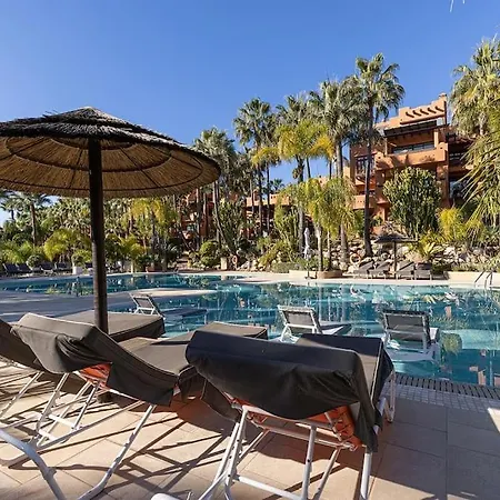 Luxurious 3 Bedroom In La Alzambra