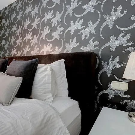 Apartment Luxurious 3 Bedroom In La Alzambra