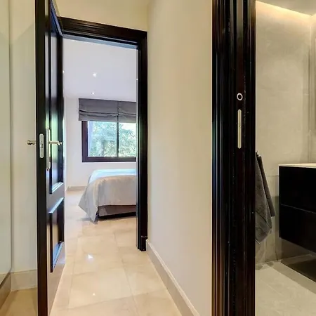Luxurious 3 Bedroom In La Alzambra Apartment Marbella