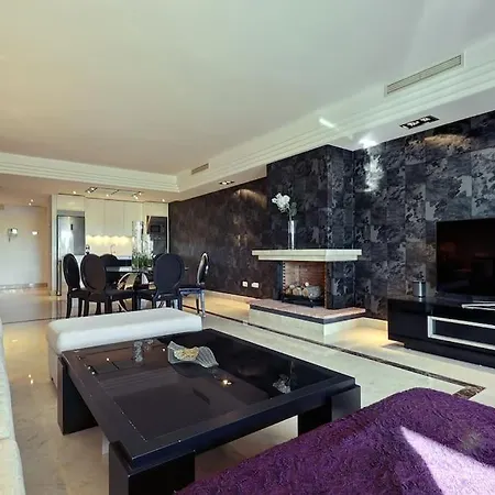 Apartment Luxurious 3 Bedroom In La Alzambra *