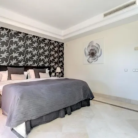 Apartment Luxurious 3 Bedroom In La Alzambra Marbella