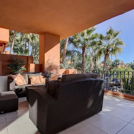 Apartment Luxurious 3 Bedroom In La Alzambra *