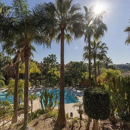 Luxurious 3 Bedroom In La Alzambra Apartment *