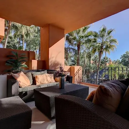 Luxurious 3 Bedroom In La Alzambra Apartment *