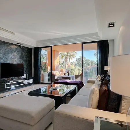 Luxurious 3 Bedroom In La Alzambra Apartment Marbella