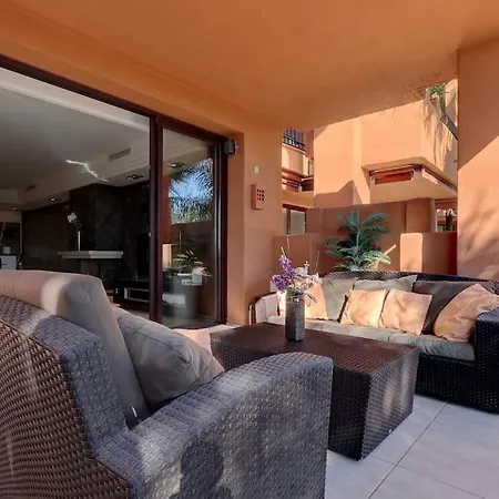 Luxurious 3 Bedroom In La Alzambra Apartment *