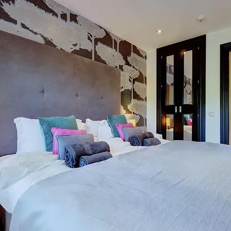 Apartment Luxurious 3 Bedroom In La Alzambra Marbella