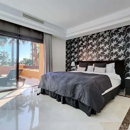 Luxurious 3 Bedroom In La Alzambra Apartment Marbella