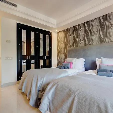 Luxurious 3 Bedroom In La Alzambra Apartment Marbella